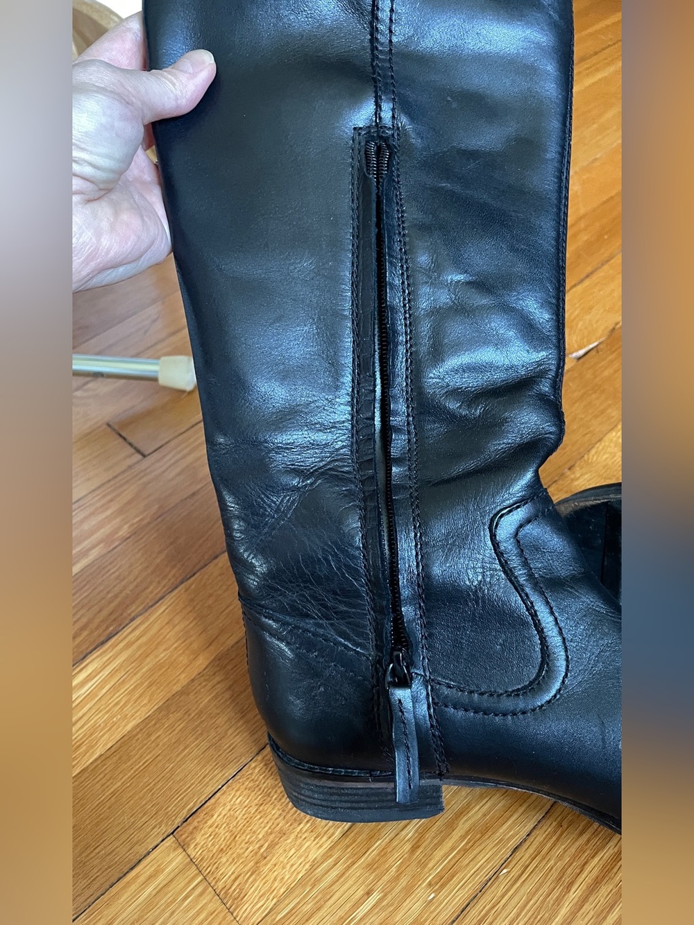 Arturo Chiang //
Goodyear black leather riding knee boots w/buttons side zip 8 - Picture 4 of 15
